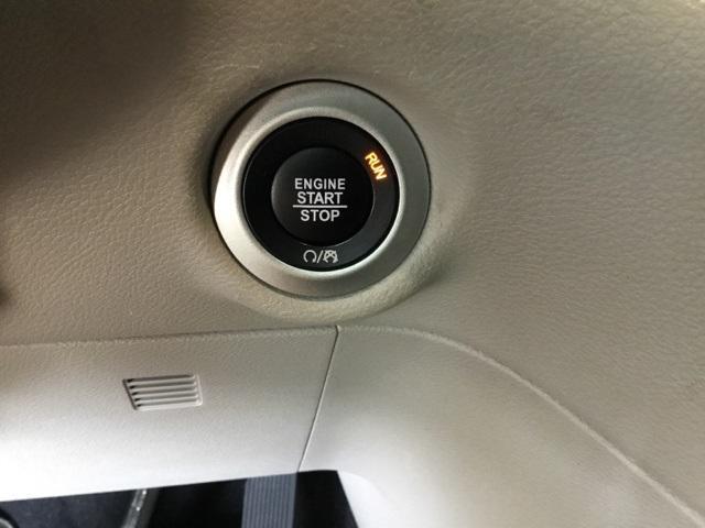Photo of 2022 Brilliant Black Crystal Pearlcoat Chrysler Pacifica
