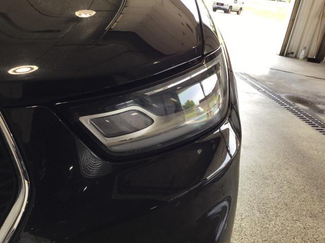 Photo of 2022 Brilliant Black Crystal Pearlcoat Chrysler Pacifica