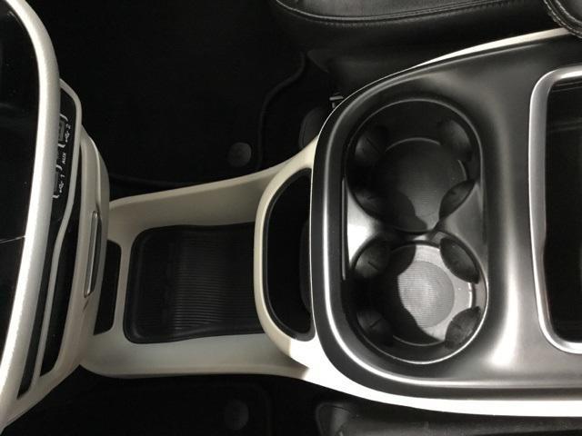Photo of 2022 Brilliant Black Crystal Pearlcoat Chrysler Pacifica