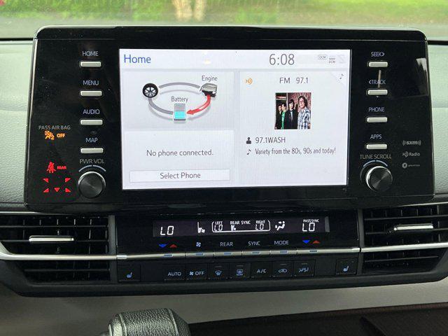 Photo of 2022 Midnight Black Metallic Toyota Sienna