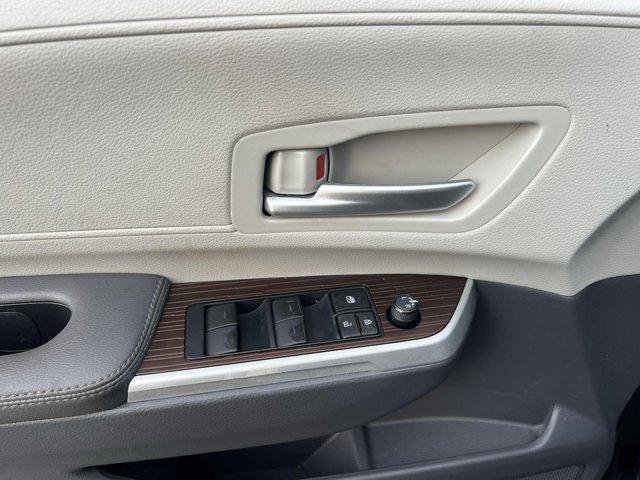 Photo of 2022 Midnight Black Metallic Toyota Sienna