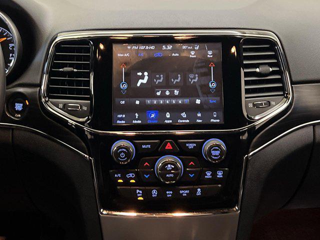 Photo of 2019 Walnut Brown Metallic Clearcoat Jeep Grand Cherokee
