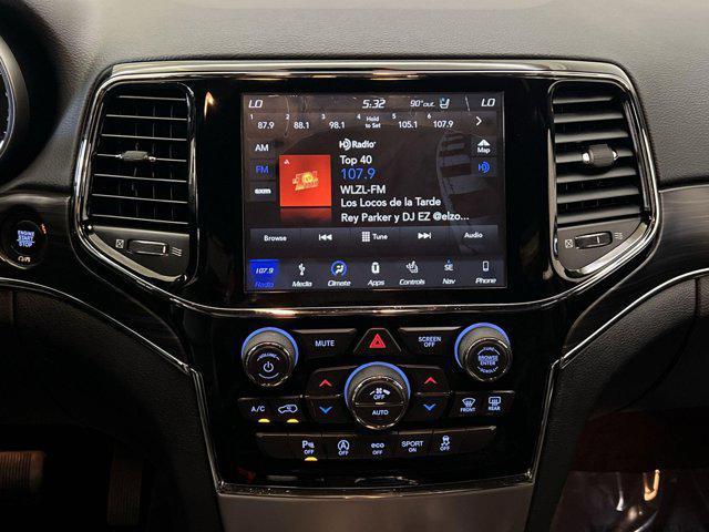 Photo of 2019 Walnut Brown Metallic Clearcoat Jeep Grand Cherokee