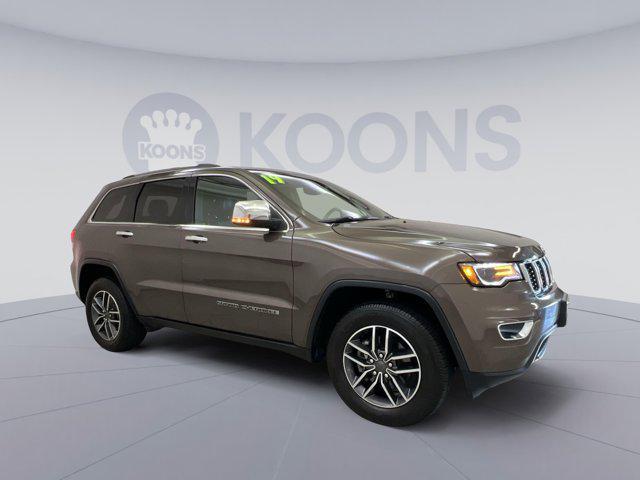 Photo of 2019 Walnut Brown Metallic Clearcoat Jeep Grand Cherokee