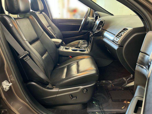 Photo of 2019 Walnut Brown Metallic Clearcoat Jeep Grand Cherokee