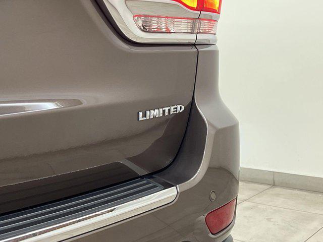 Photo of 2019 Walnut Brown Metallic Clearcoat Jeep Grand Cherokee