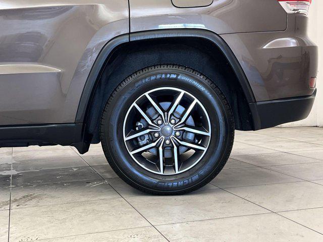 Photo of 2019 Walnut Brown Metallic Clearcoat Jeep Grand Cherokee