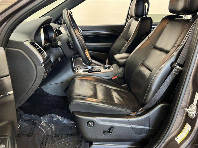Photo of 2019 Walnut Brown Metallic Clearcoat Jeep Grand Cherokee