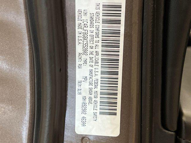 Photo of 2019 Walnut Brown Metallic Clearcoat Jeep Grand Cherokee