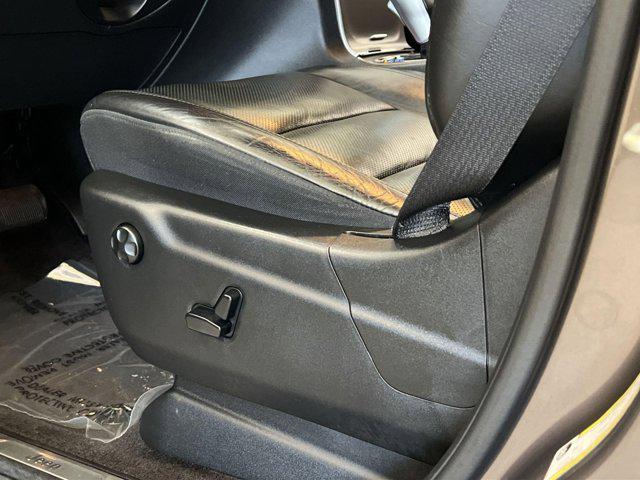 Photo of 2019 Walnut Brown Metallic Clearcoat Jeep Grand Cherokee