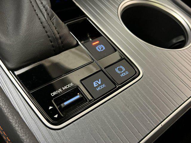 Photo of 2022 White Toyota Sienna