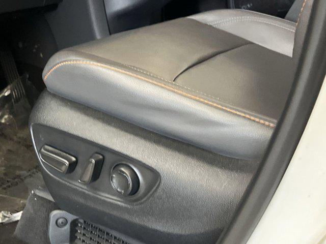 Photo of 2022 White Toyota Sienna