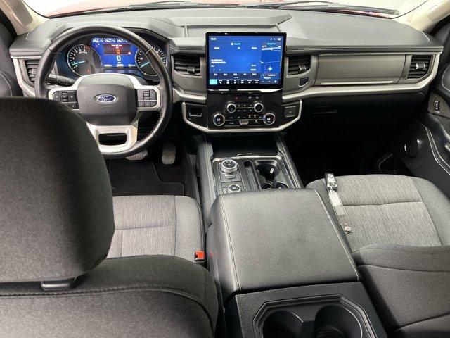 Photo of 2022 Rapid Red Metallic Tinted Clearcoat Ford Expedition