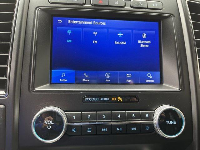 Photo of 2021 Star White Ford Expedition