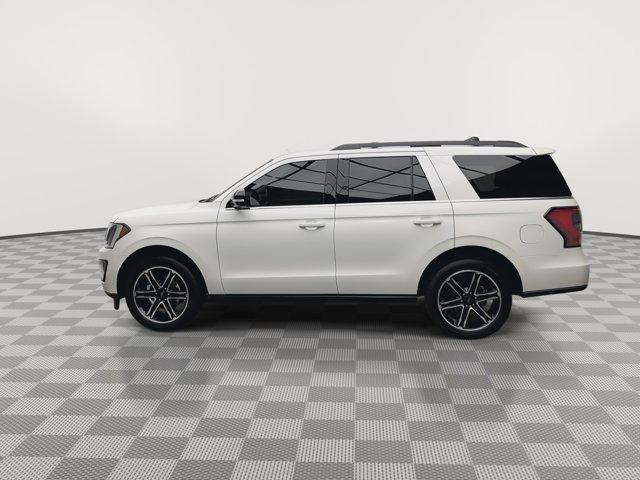 Photo of 2021 Star White Ford Expedition