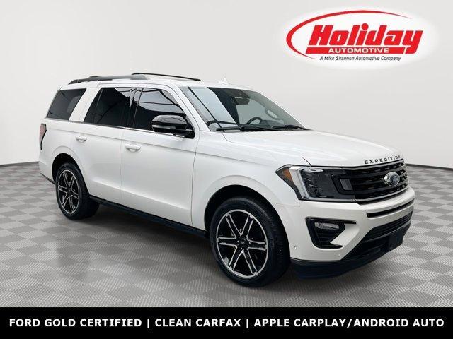 Photo of 2021 Star White Ford Expedition