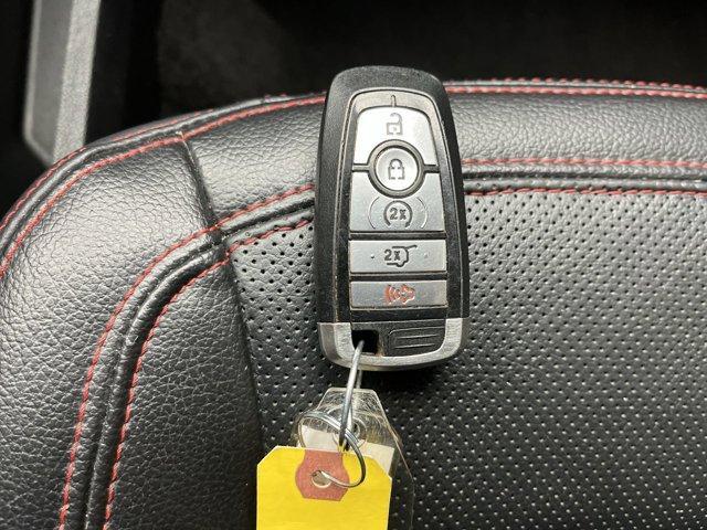 Photo of 2021 Star White Ford Expedition