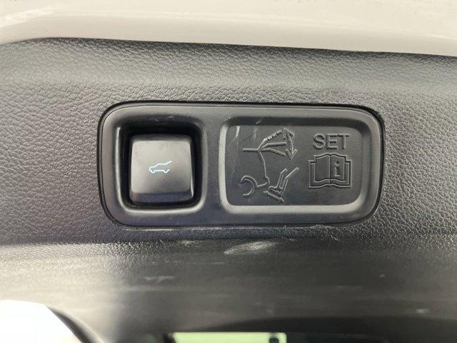 Photo of 2021 Star White Ford Expedition