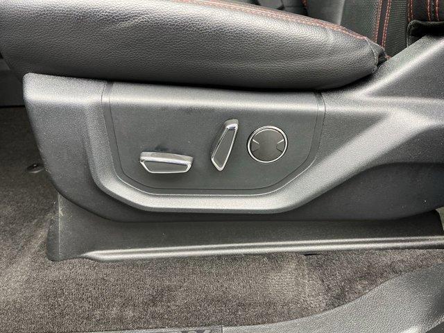 Photo of 2021 Star White Ford Expedition