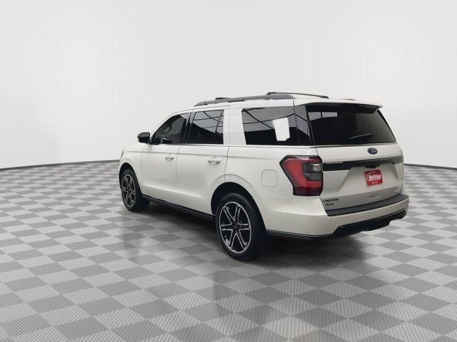 Photo of 2021 Star White Ford Expedition