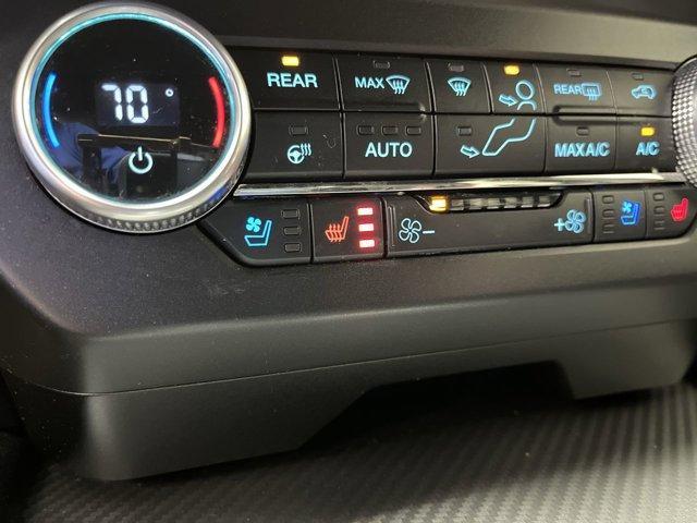 Photo of 2021 Star White Ford Expedition