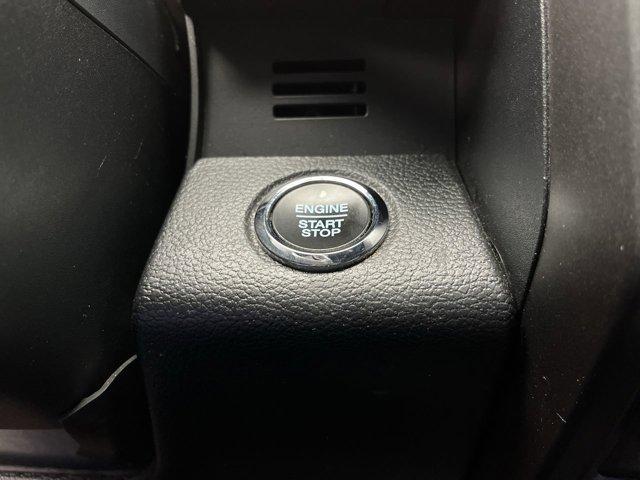 Photo of 2021 Star White Ford Expedition