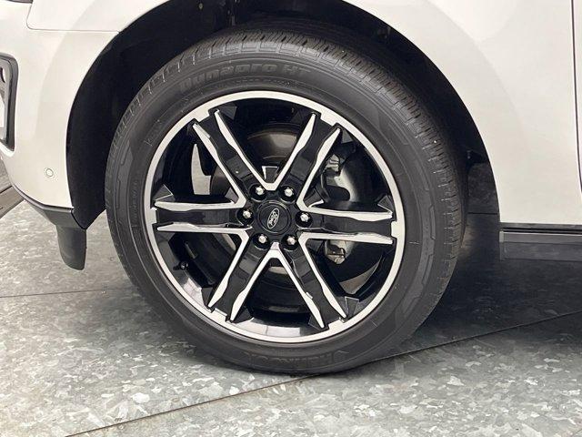 Photo of 2021 Star White Ford Expedition