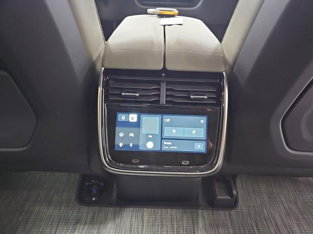Photo of 2023 Forest Green Rivian R1T