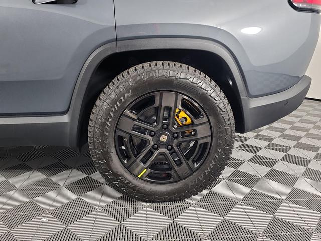 Photo of 2022 El Cap Granite Rivian R1S