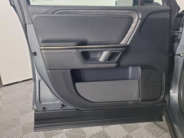 Photo of 2022 El Cap Granite Rivian R1S