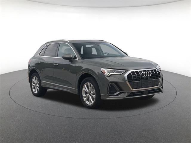 Photo of 2025 Gray Metallic Audi Q3