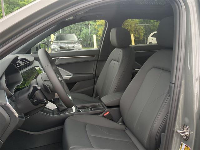 Photo of 2025 Gray Metallic Audi Q3