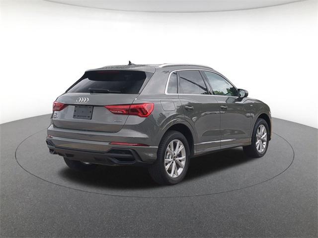 Photo of 2025 Gray Metallic Audi Q3