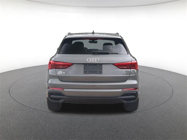 Photo of 2025 Gray Metallic Audi Q3