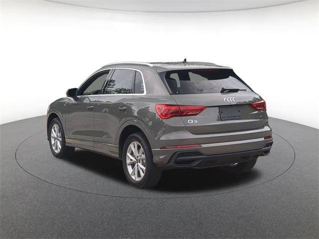 Photo of 2025 Gray Metallic Audi Q3