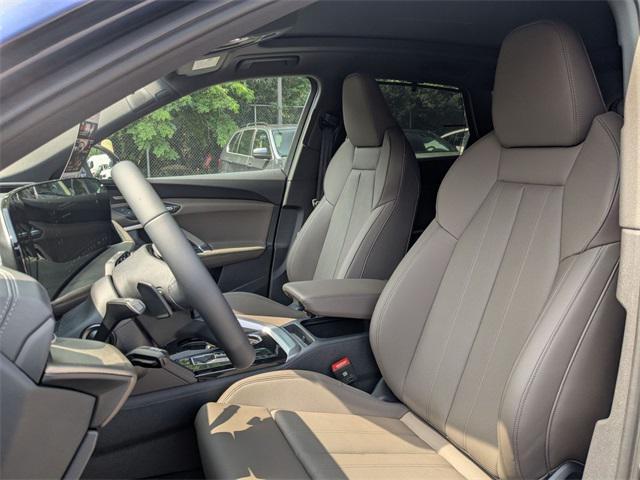 Photo of 2025 Navarra Blue Metallic Audi Q5