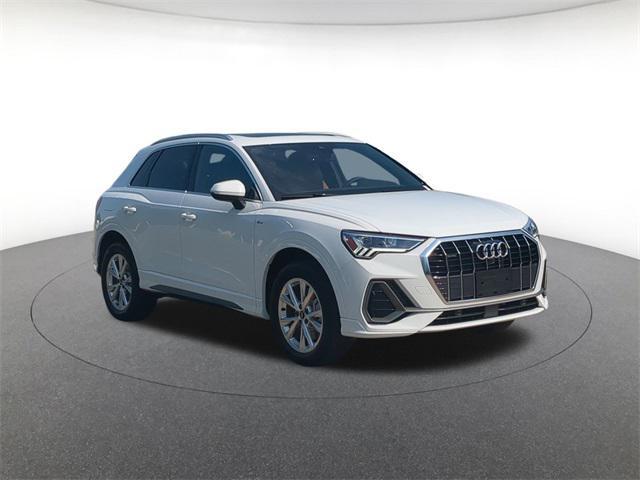 Photo of 2025 Glacier White Metallic Audi Q3