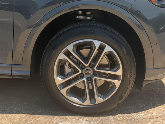 Photo of 2025 Tambora Gray Metallic Audi Q5