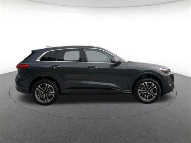 Photo of 2025 Tambora Gray Metallic Audi Q5