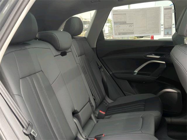 Photo of 2025 Tambora Gray Metallic Audi Q5