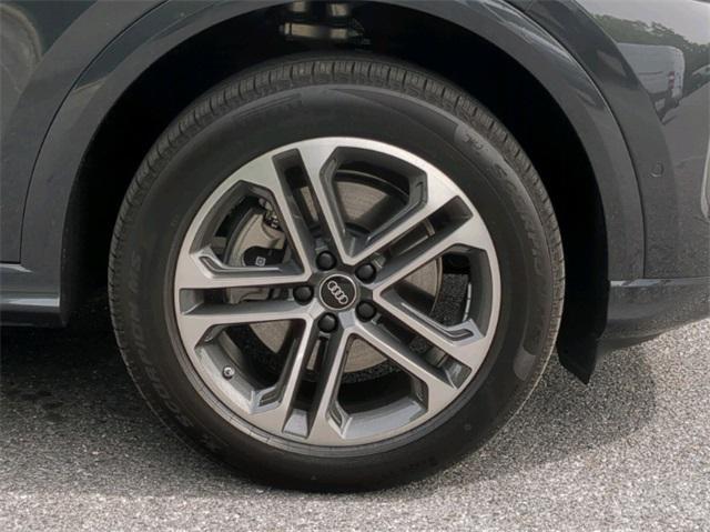 Photo of 2025 Tambora Gray Metallic Audi Q5