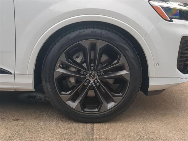 Photo of 2025 Glacier White Metallic Audi Q7