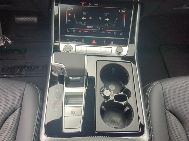 Photo of 2025 Glacier White Metallic Audi Q7