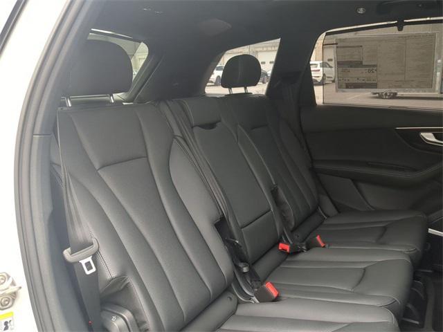 Photo of 2025 Glacier White Metallic Audi Q7