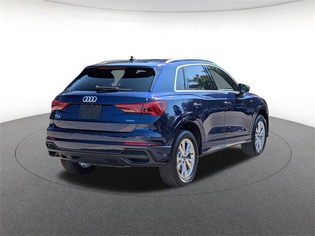 Photo of 2025 Navarra Blue Metallic Audi Q3