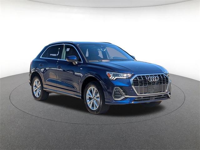 Photo of 2025 Navarra Blue Metallic Audi Q3