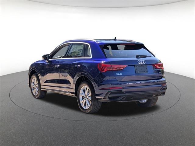 Photo of 2025 Navarra Blue Metallic Audi Q3