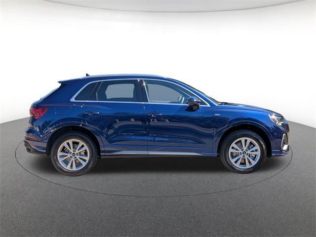 Photo of 2025 Navarra Blue Metallic Audi Q3