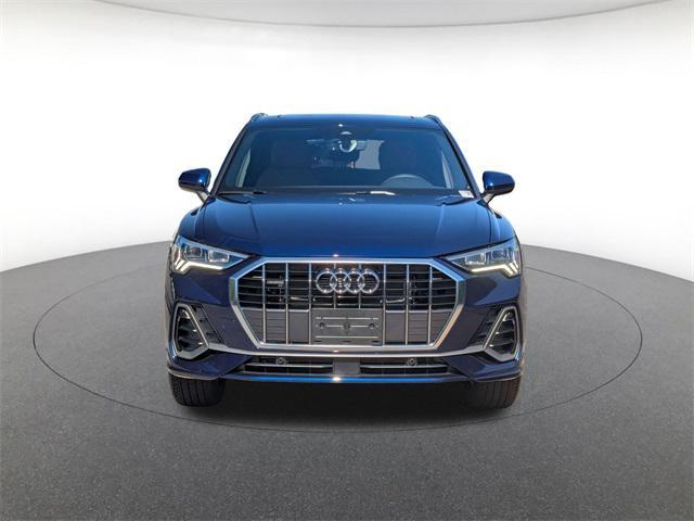 Photo of 2025 Navarra Blue Metallic Audi Q3