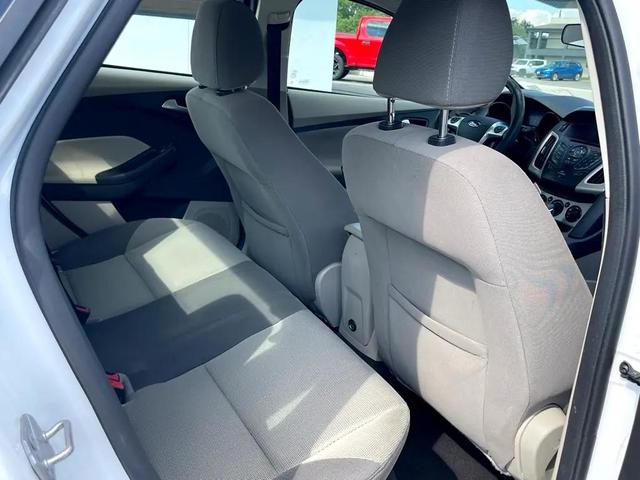 Photo of 2013 Oxford White Ford Focus